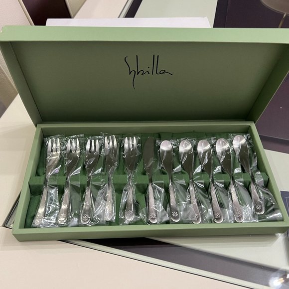 Sybilla 11-Piece Flatware Set! - Picture 1 of 8